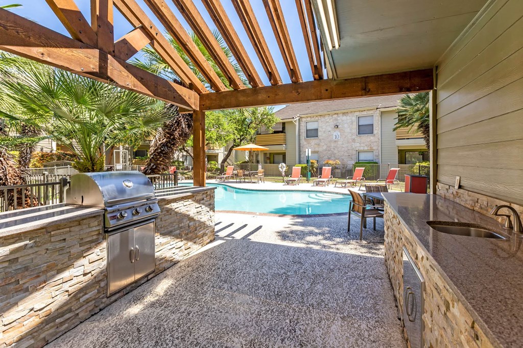 Poolside Grill Station at Turtle Creek Vista, Texas