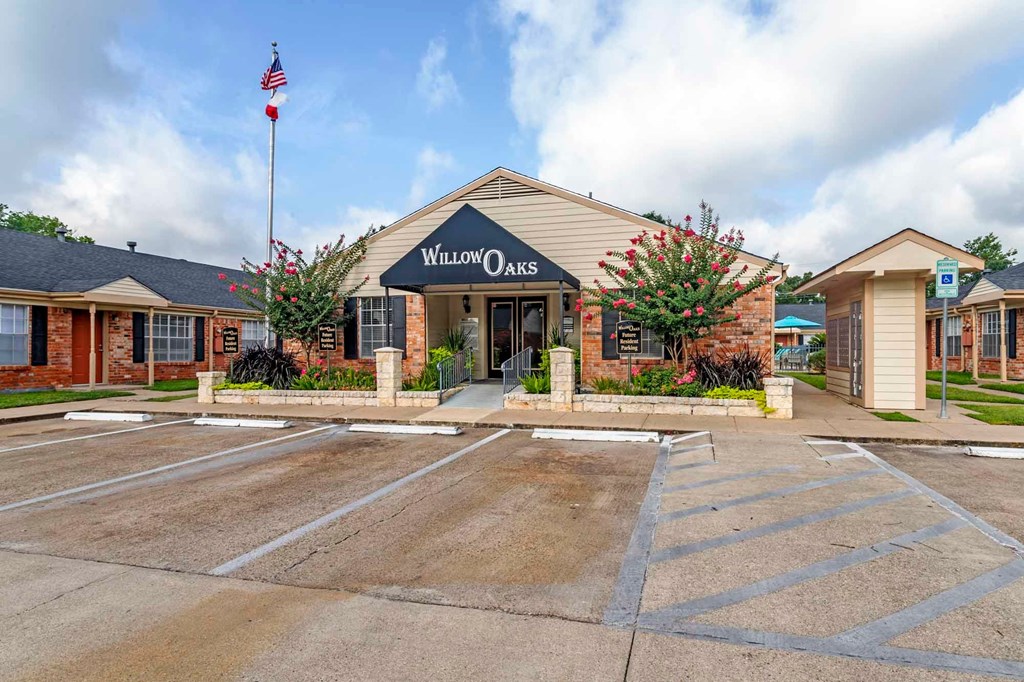 Clubhouse Exterior at Willow Oaks, Bryan, Texas