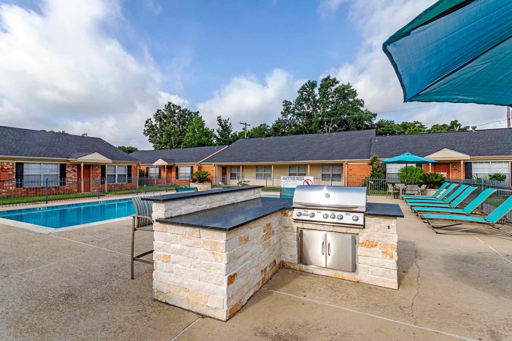 Poolside Grill Station at Willow Oaks, Bryan, 77802