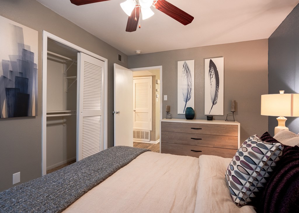 Bedroom with a bed and a ceiling fan at Envue Apartments, Texas