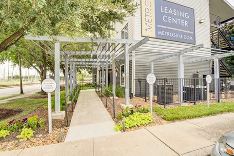 Leasing Center Exterior at Metro 5514, Texas