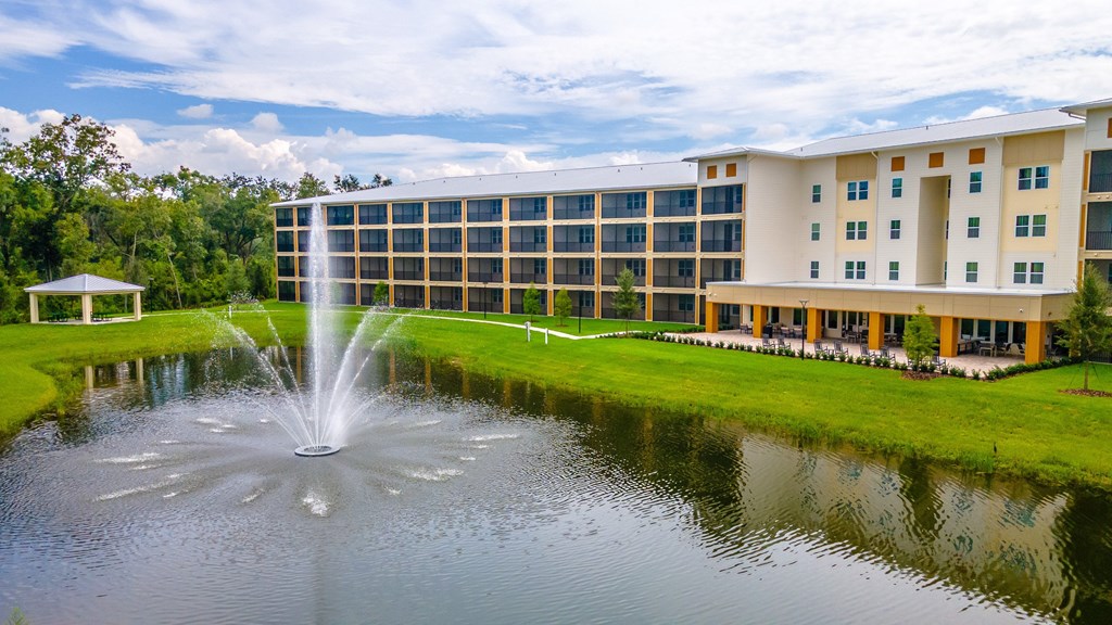A fountain in front of a building.