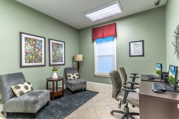 Business Center - Photo Gallery 7