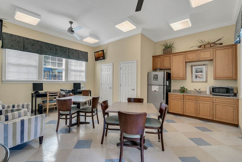 Spring Lake Cove Apartments, 1508 Spring Lake Cove Lane, Fruitland Park