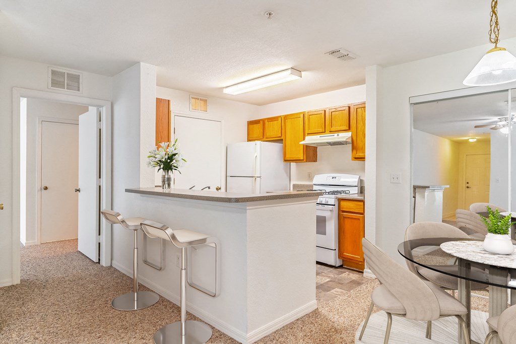 Kitchen Breakfast Bar with Seating