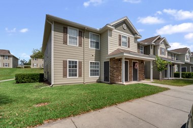 735 S. Hwy 27/441 3 Beds Apartment for Rent - Photo Gallery 1