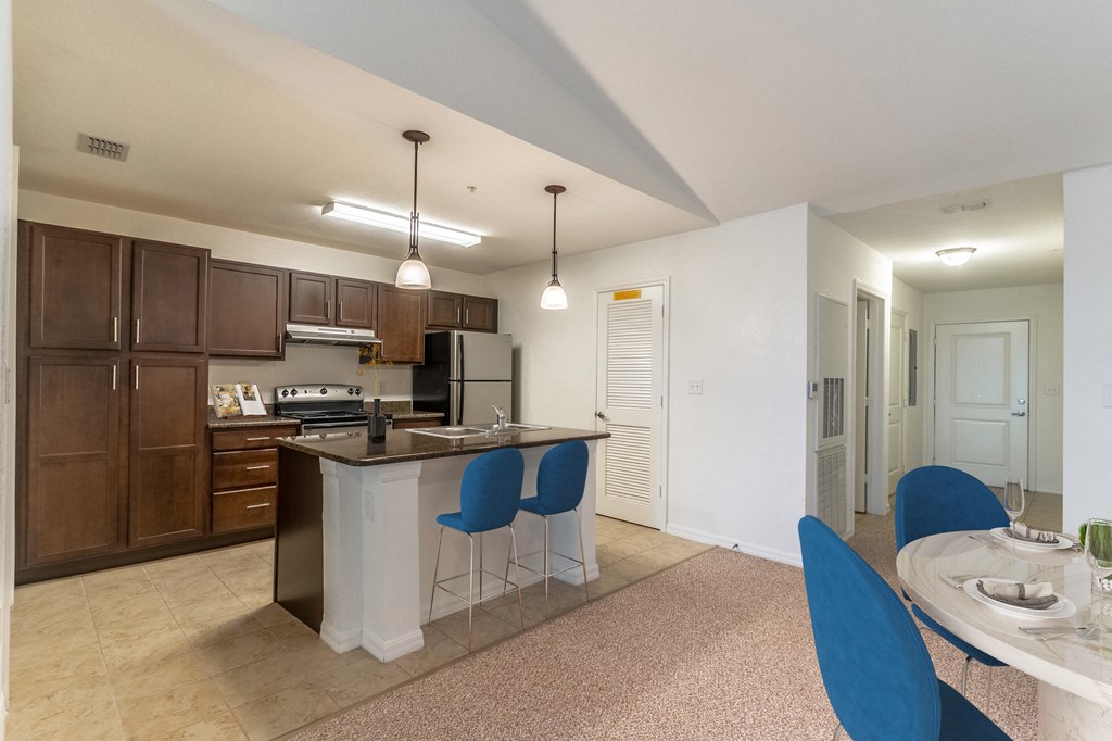 Kitchen Breakfast Bar with Seating