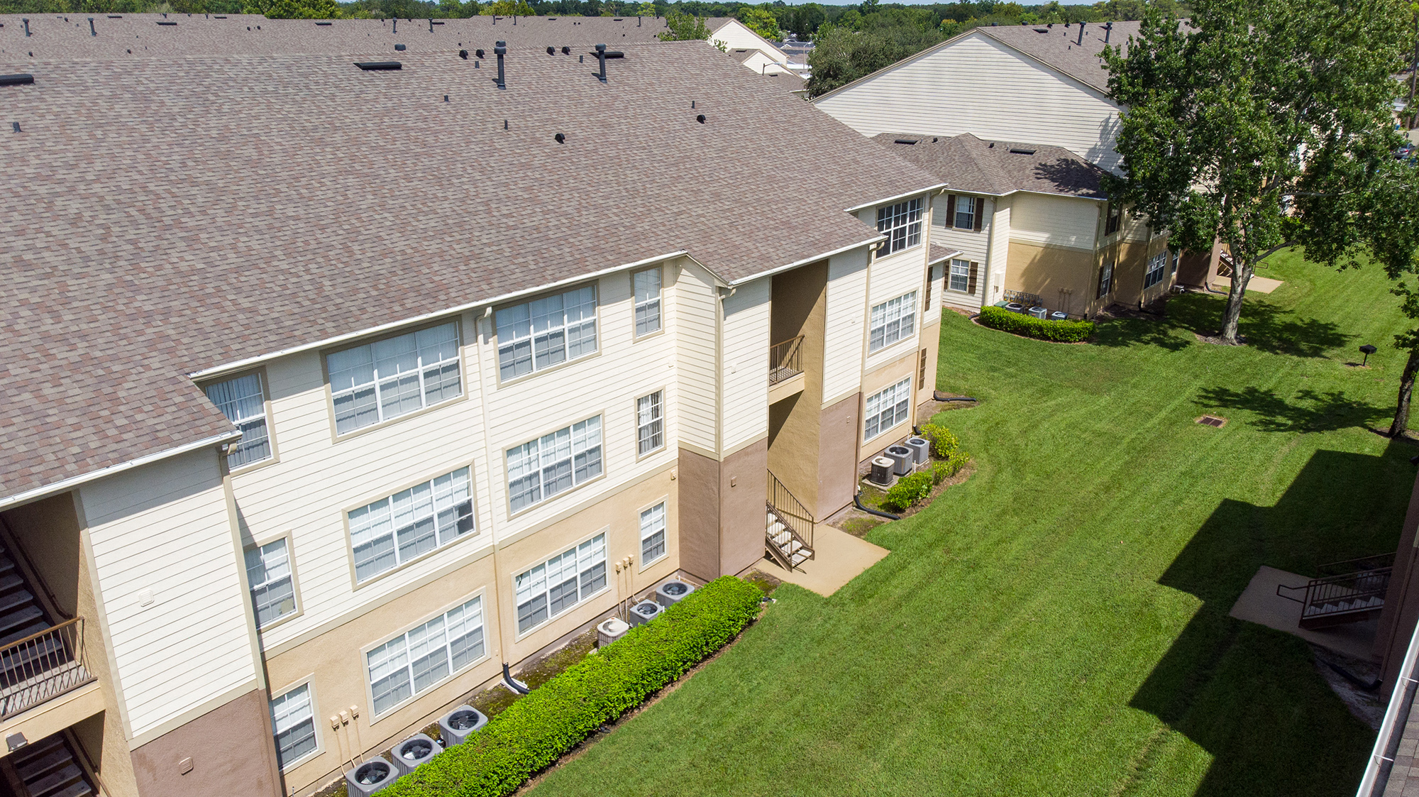 Retreat at Valencia Apartment Homes, 8413 Valencia Village Lane