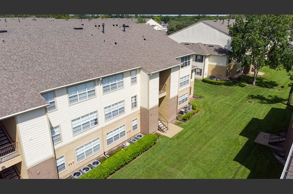 Retreat at Valencia Apartment Homes, 8413 Valencia Village Lane