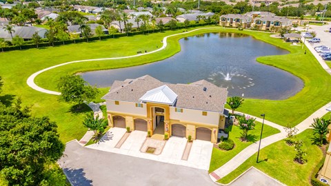 additional photo for property listing at chic digs with room to stretch out in the village 22 car