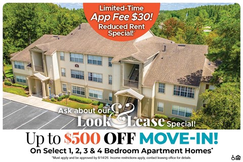 A large apartment complex advertises a $500 off move-in special for select bedroom apartments.