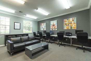 Business Center With Computers - Photo Gallery 3