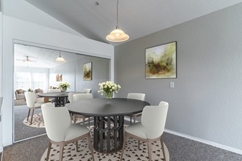 Dining Room - Photo Gallery 21