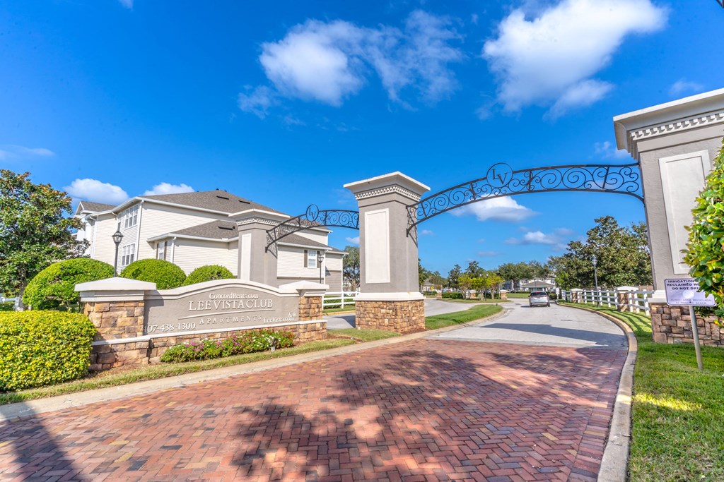 Welcome to Lee Vista Club