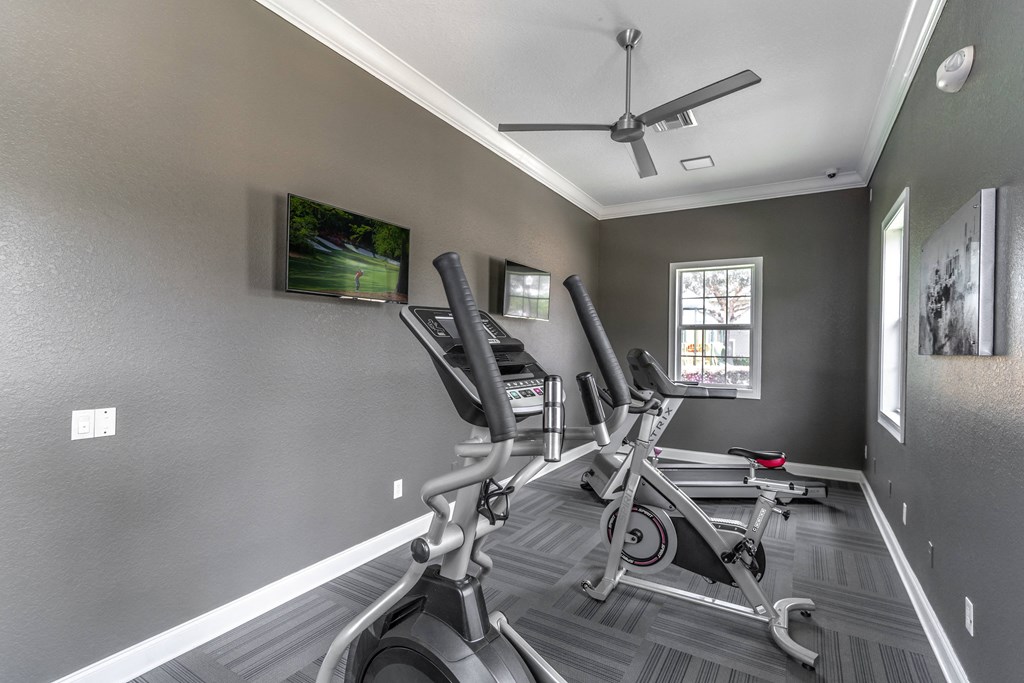 the gym at the whispering winds apartments in pearland, tx