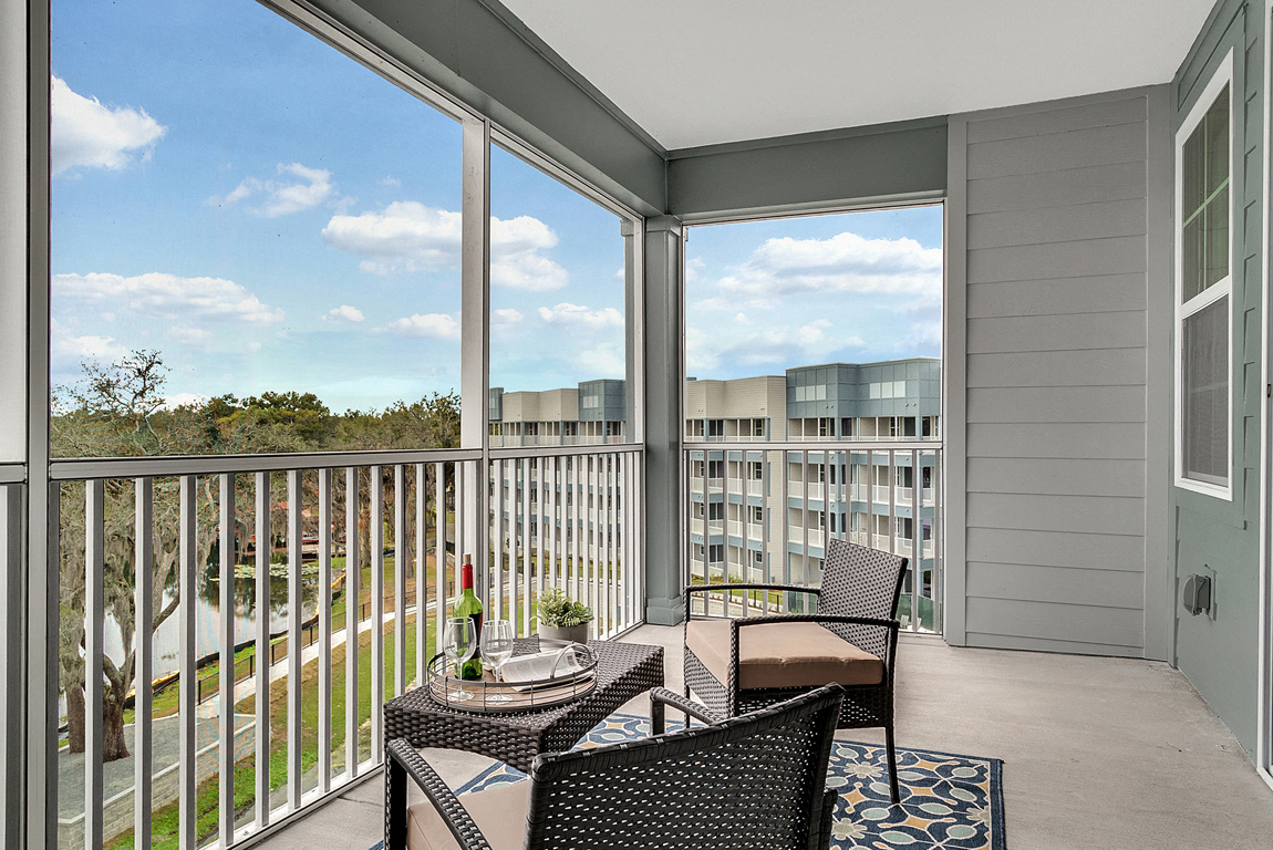 Lake view single suite living room