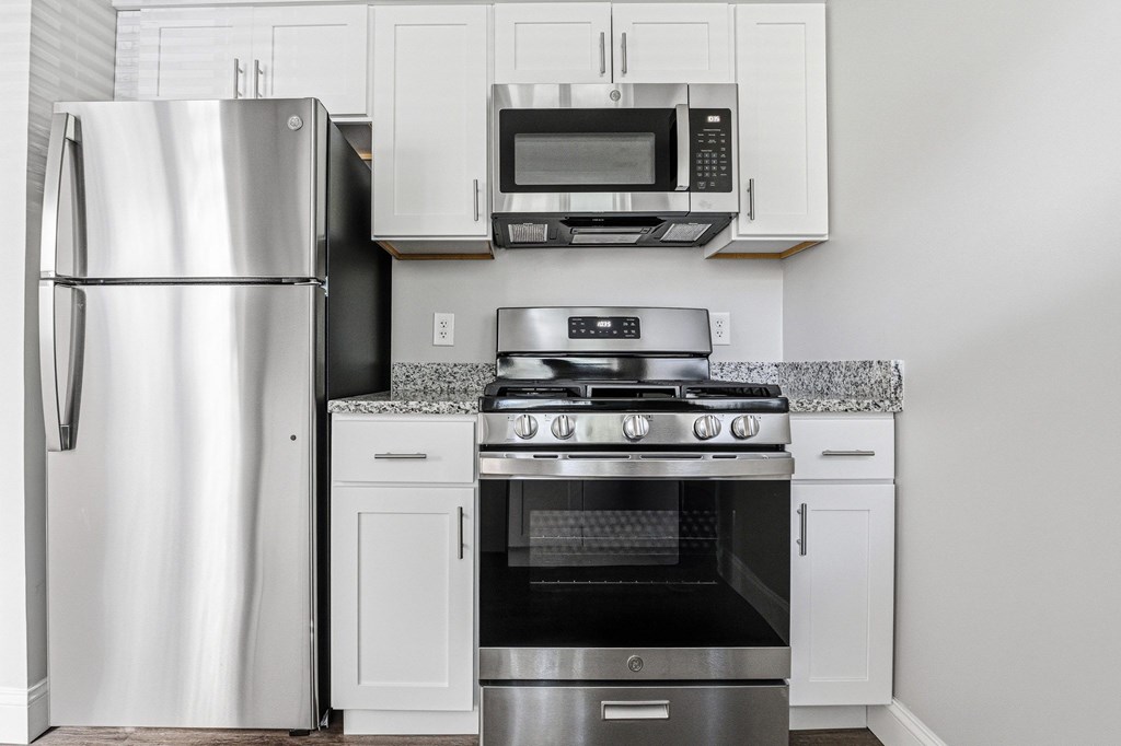 Stainless Steel Appliances at Hidden Brook Apartment Homes, Massachusetts