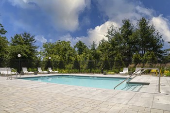 Outdoor Pool - Photo Gallery 7