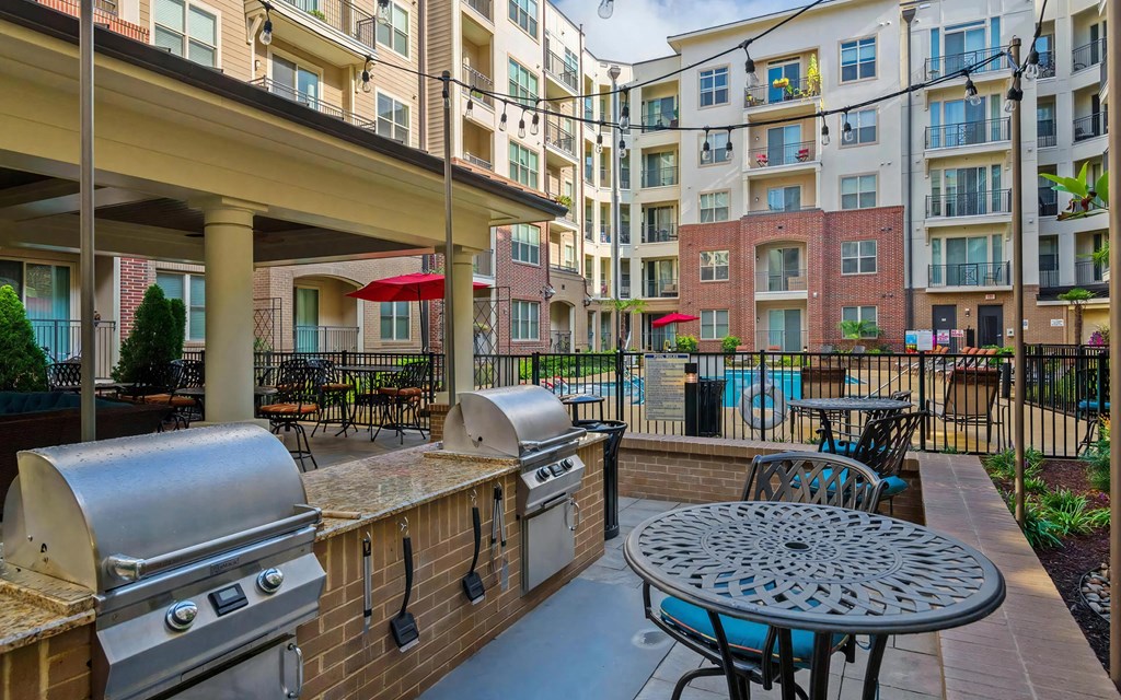 Courtyard with Grills at 401 Oberlin, Raleigh