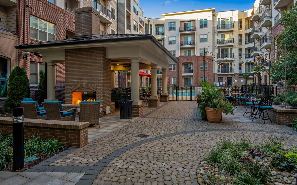 Courtyard with Pool Access at 401 Oberlin, Raleigh, NC, 27605