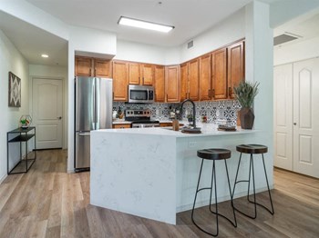 Kitchen with bar seating - Photo Gallery 2