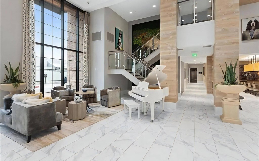 Large Lounge with Grand Piano
