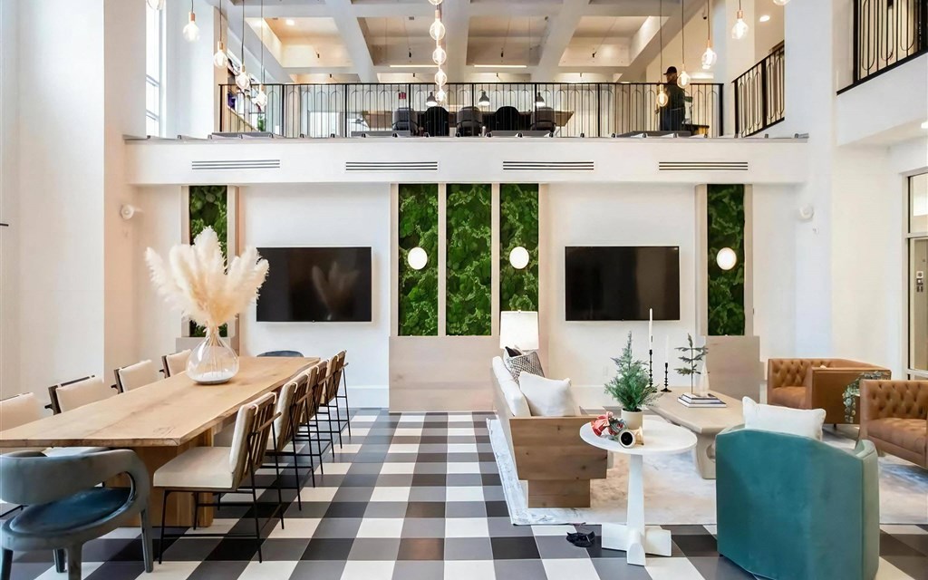 Large Clubhouse with Flat Screen TVs