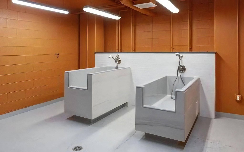 Pet Friendly Community with Grooming Station