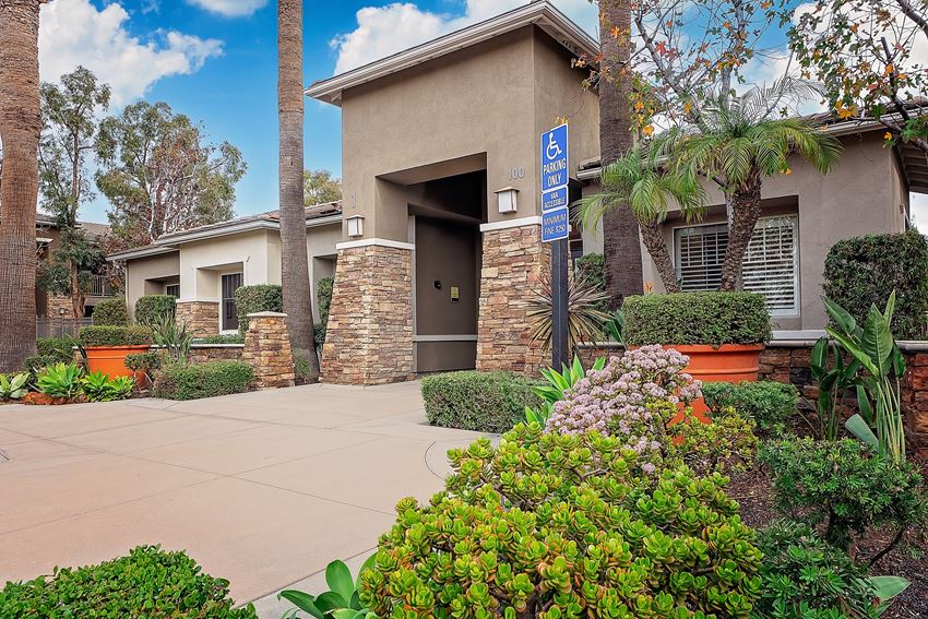 camino real leasing lobby entrance - Photo Gallery