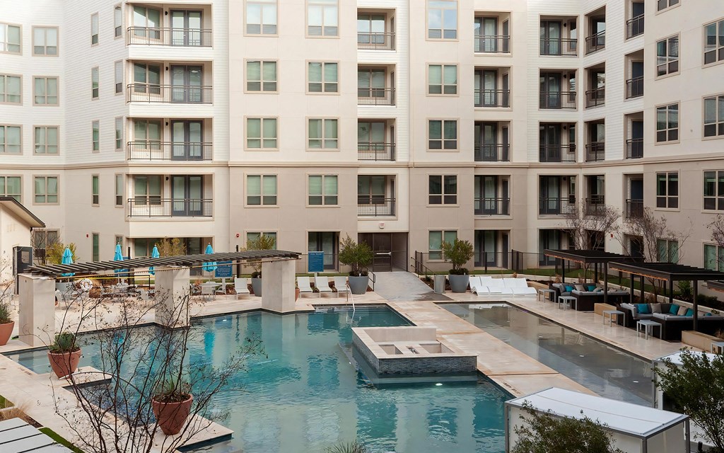 Courtyard Featuring Resort Style Swimming Pool