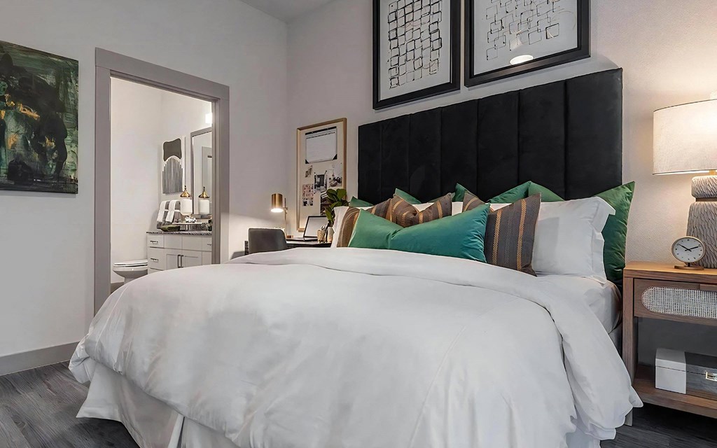 Spacious Bedroom with Ensuite Bathroom and Work Nook