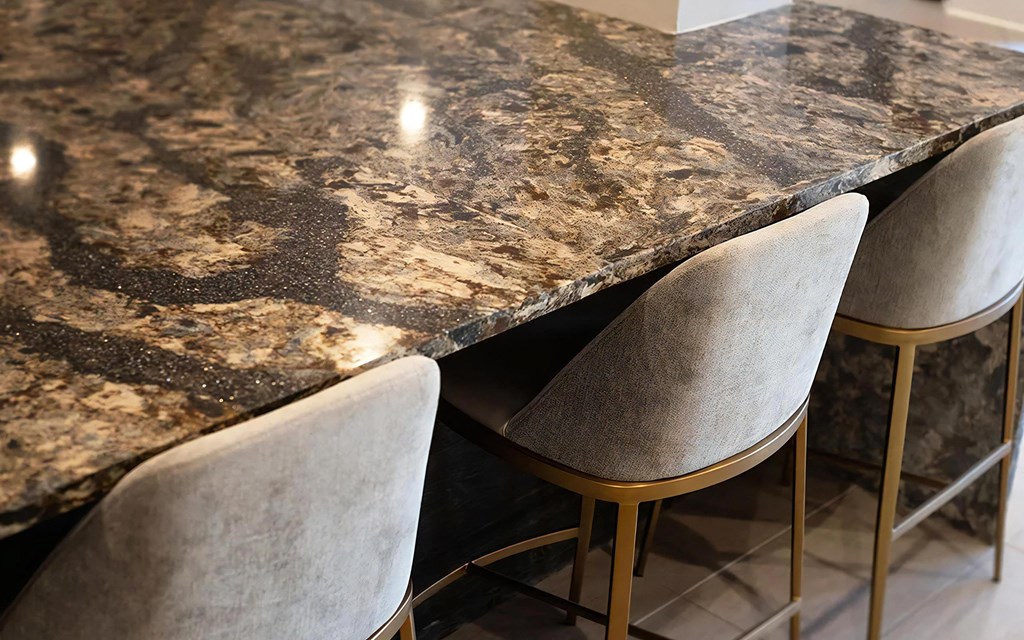 Clubhouse Lounge with Elegant Granite-Top Bar and Modern Stools