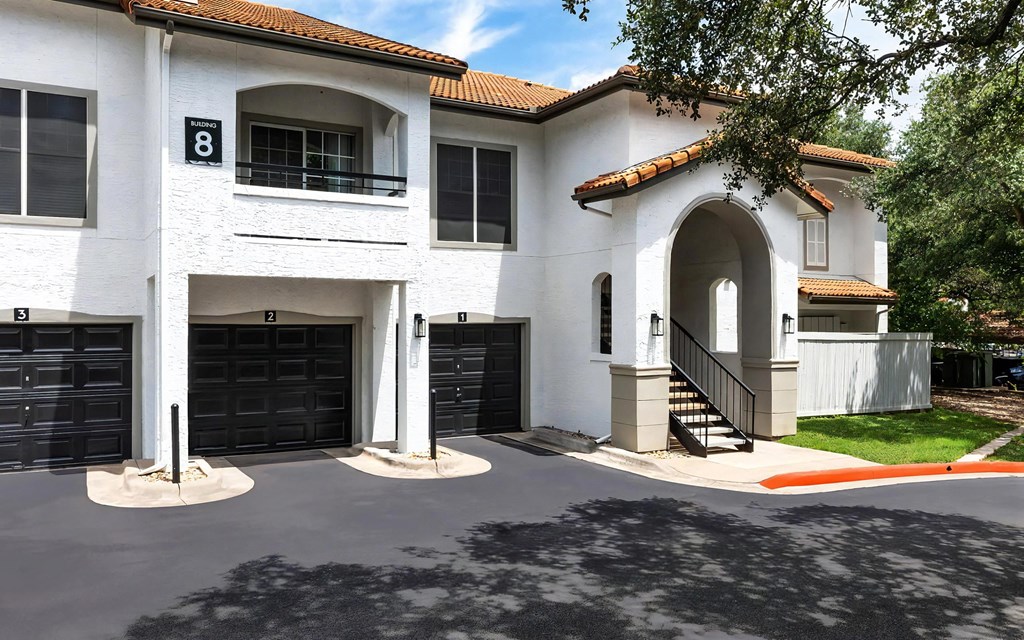 Mesa Verde Automobile Convenient Direct Access Private Garages Available for Lease