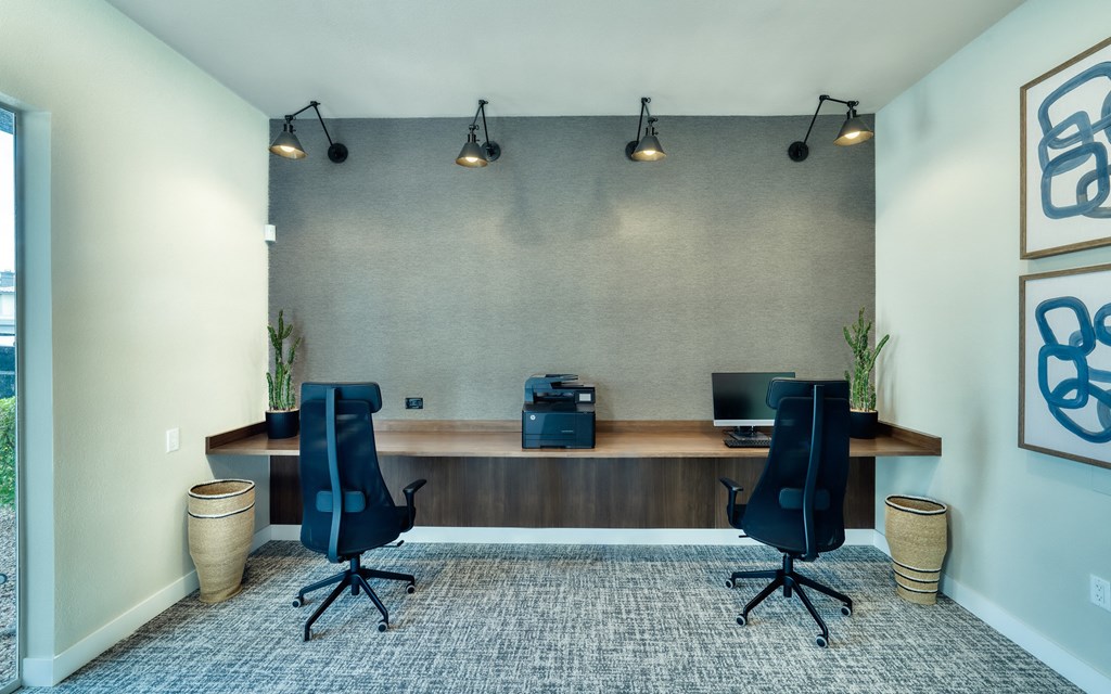 Mountainside Business Business Center with Hi Tech Workstations and Free WiFi