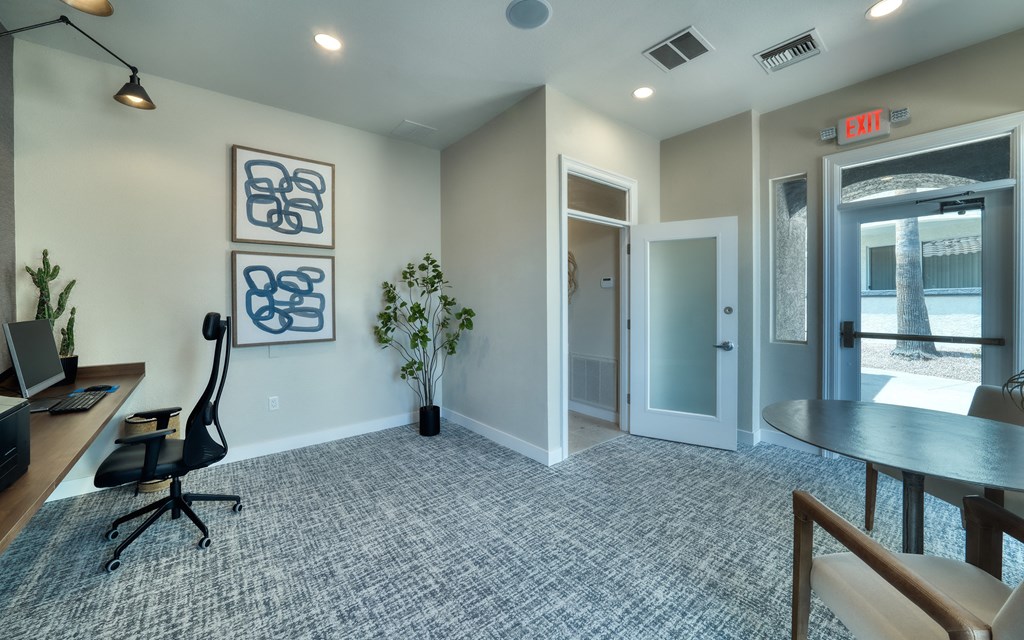 Mountainside Business Business Center with Hi Tech Workstations and Free WiFi