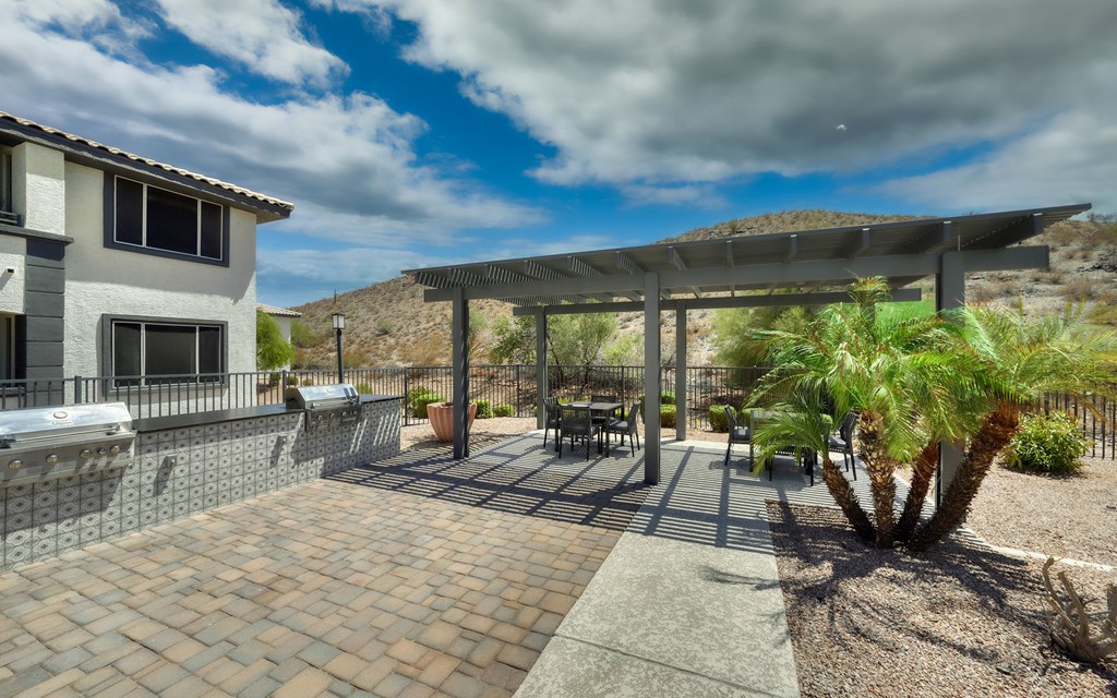 Mountainside Grilling Poolside Dining with Bar Seating & Gas Grills