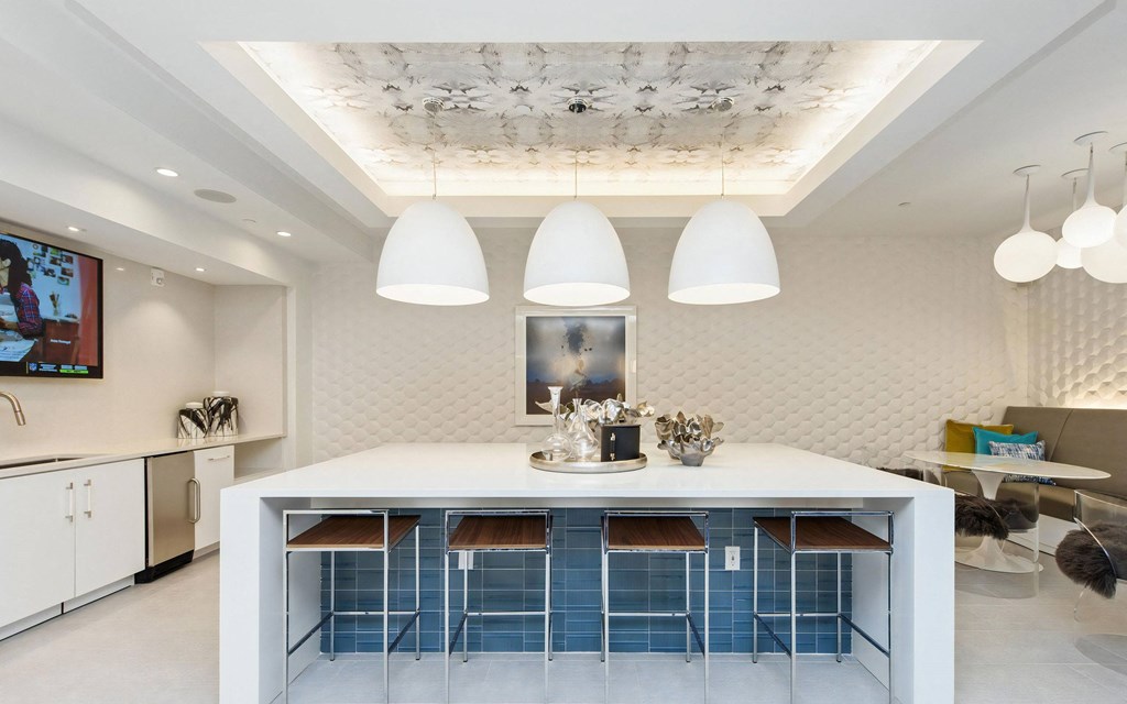 Large Lounge with Island Seating