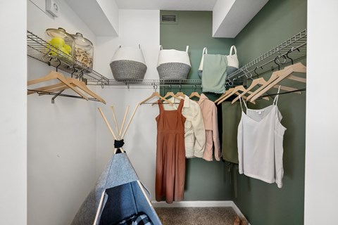 16700 Sheridan Street 2 Beds Apartment for Rent