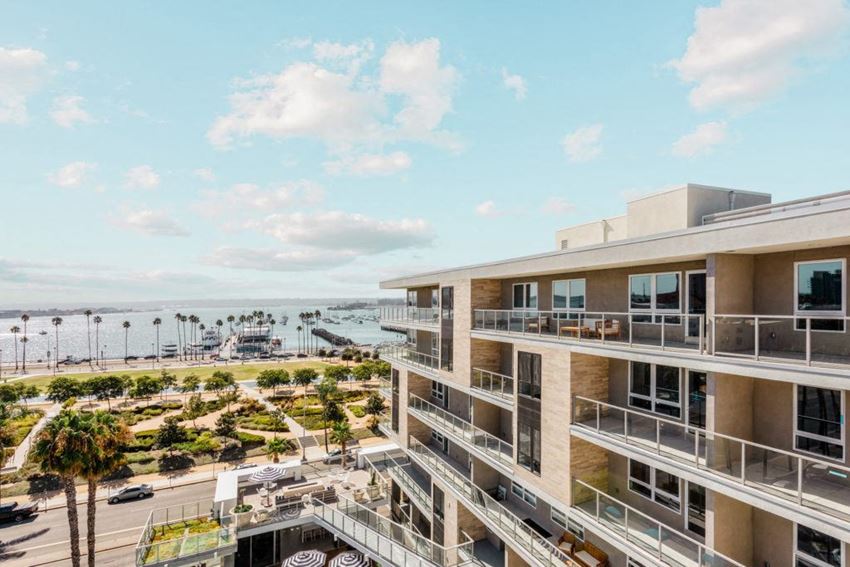 Valentina By Alta Apartments 1919 Pacific Highway San Diego Ca Rentcafe Valentina By Alta Apartments 1919 Pacific Highway San Diego Ca Rentcafe