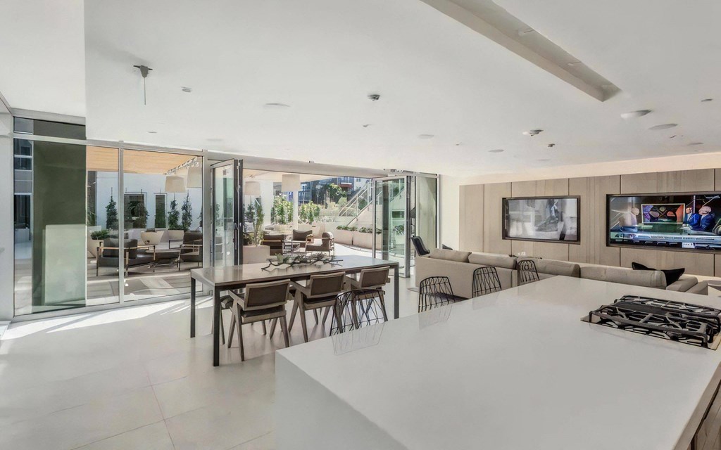 Community Lounge That Connects to Outdoor Patio