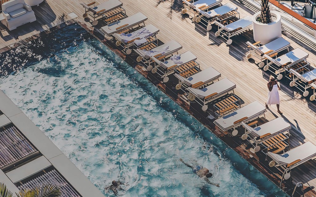 Infinity Edge Swimming Pool