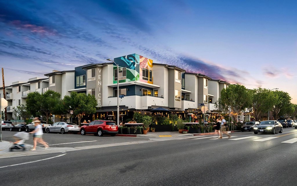 Venice on Rose Neighborhood Restaurants Expand Your Palate With Local Bars and Restaurants