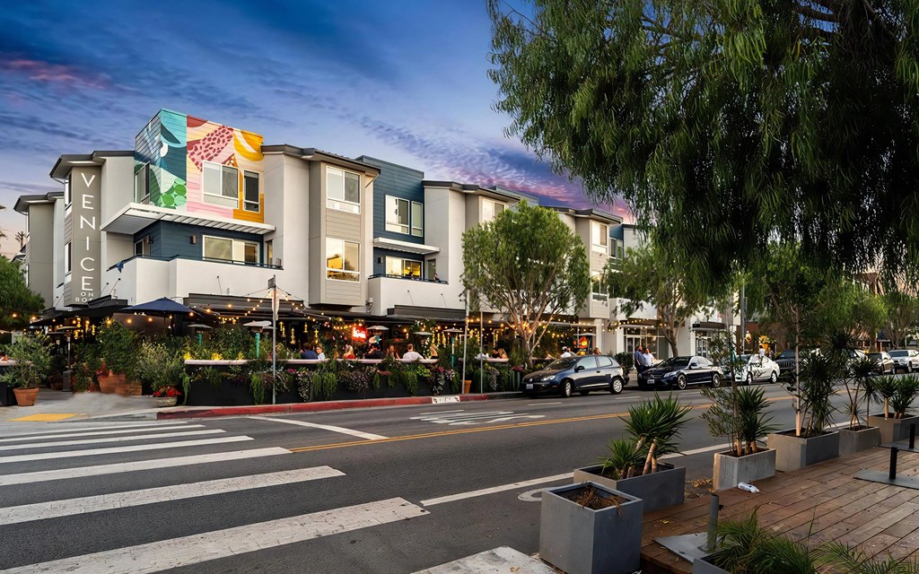 Venice on Rose Neighborhood Local Entertainment Enjoy a Diverse Active Neighborhood with a Variety of Cultural Entertainment Options and Events