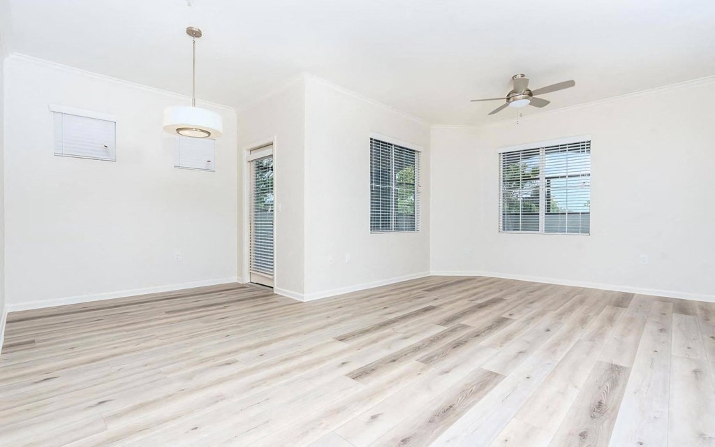 Spacious Living Area with Dining Nook