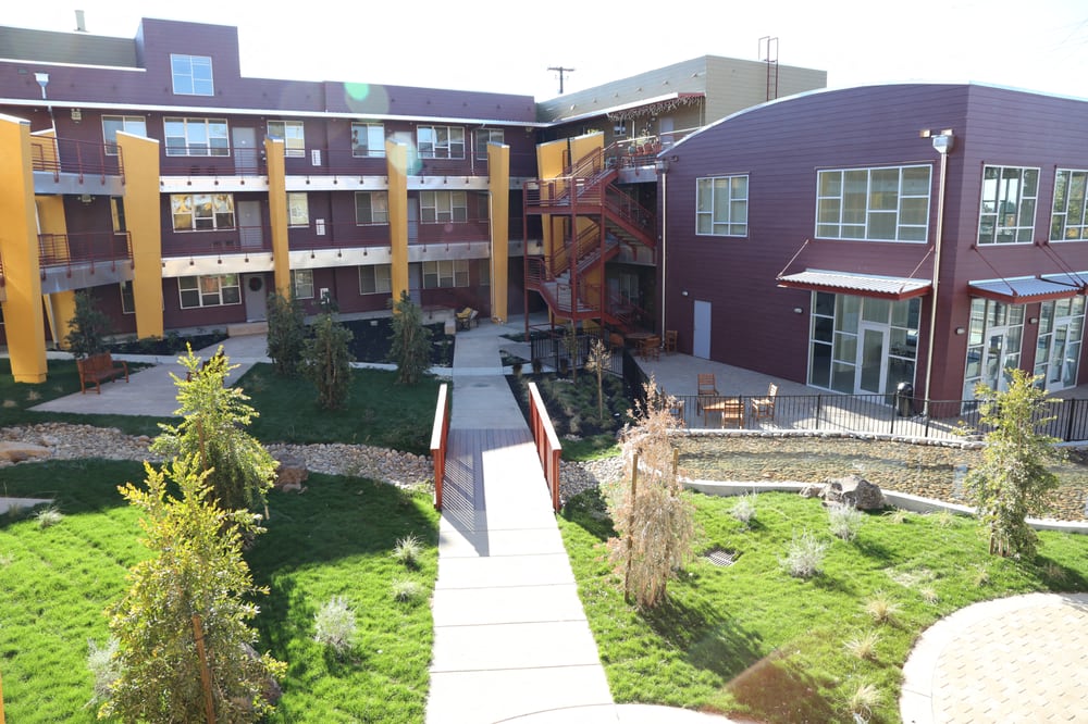 B3 exterior courtyard view