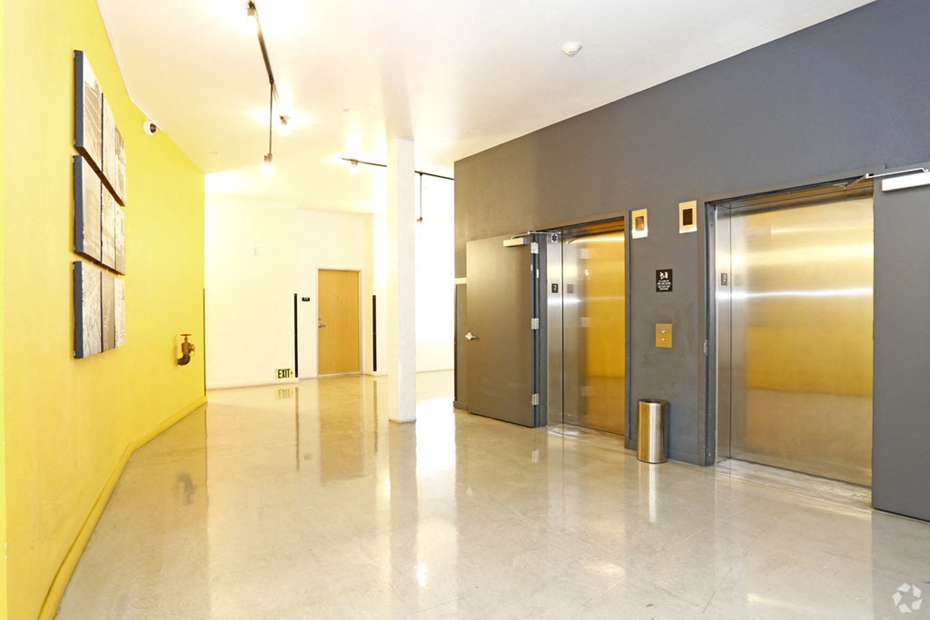 Lobby/Elevator