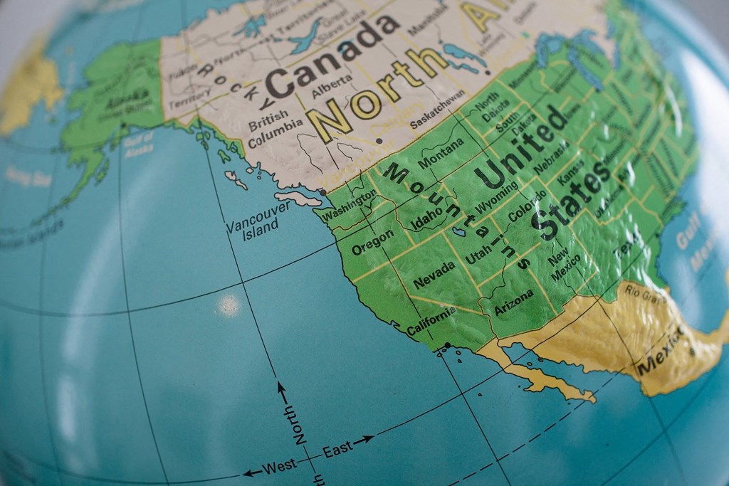 decor close up: globe