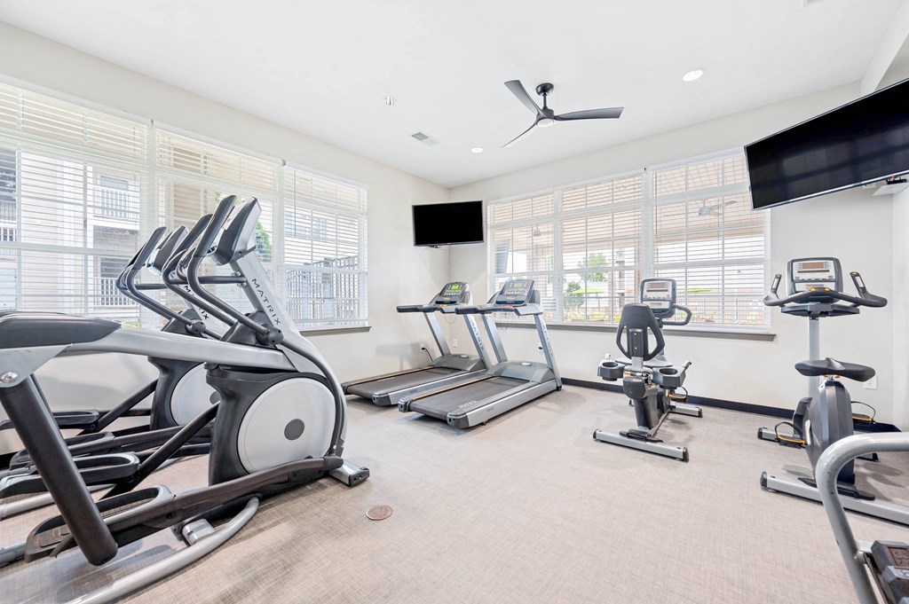the gym at the whispering winds apartments in pearland, tx