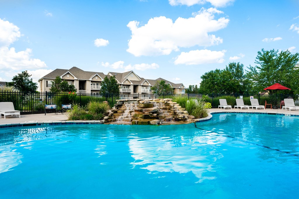 the preserve at ballantyne commons community pool and water feature