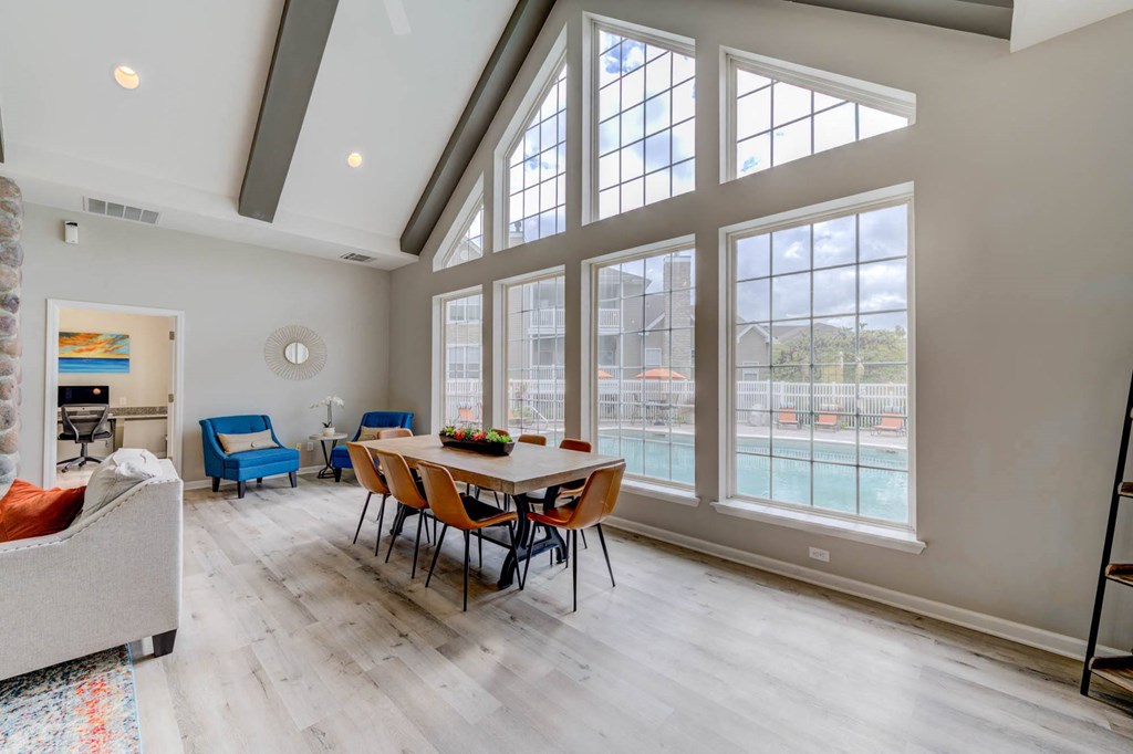 additional photo for property listing at chic digs with room to stretch out in the village 22 car